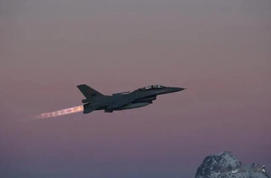 阿根廷理所当然的选择F-16。米莱当总统后，由于亲美政策，迅速得到美国批准，将从