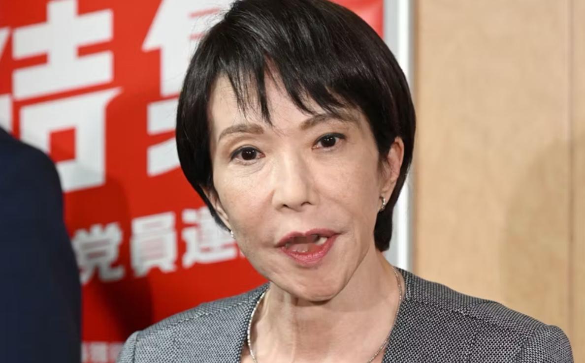 日本民众走上街头，抗议高市政府的“恶政”，中方直言：亚太各国都应该擦亮自己的眼睛
