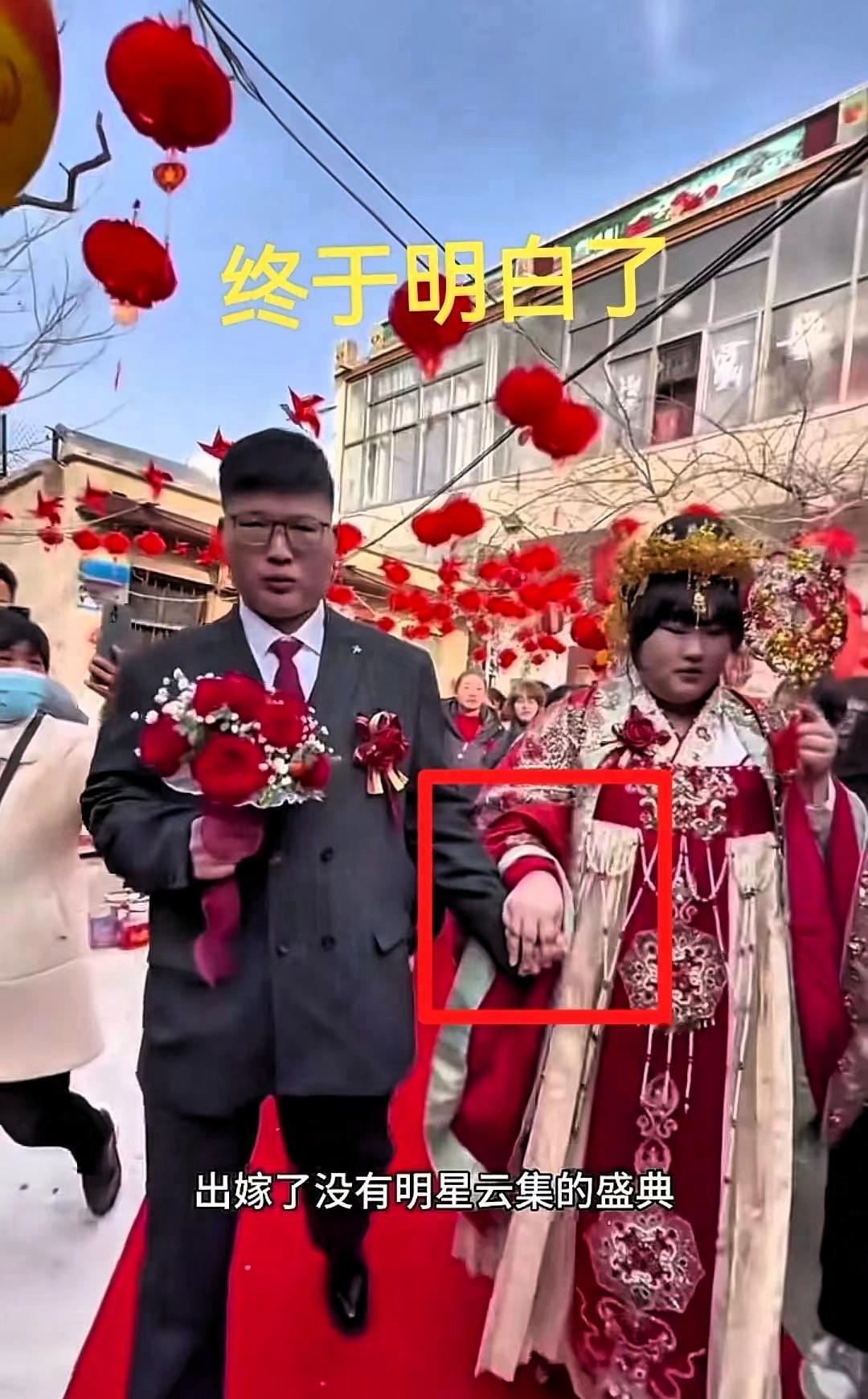 终于明白大衣哥了女婿既不是公务员
也不是985博士，而是老实务农的邻村小伙，从婚