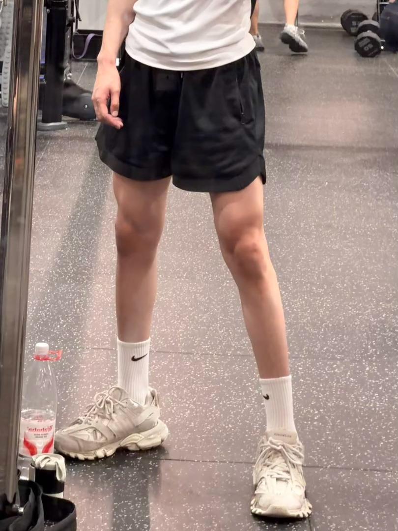 我的腿好直啊 ​​​