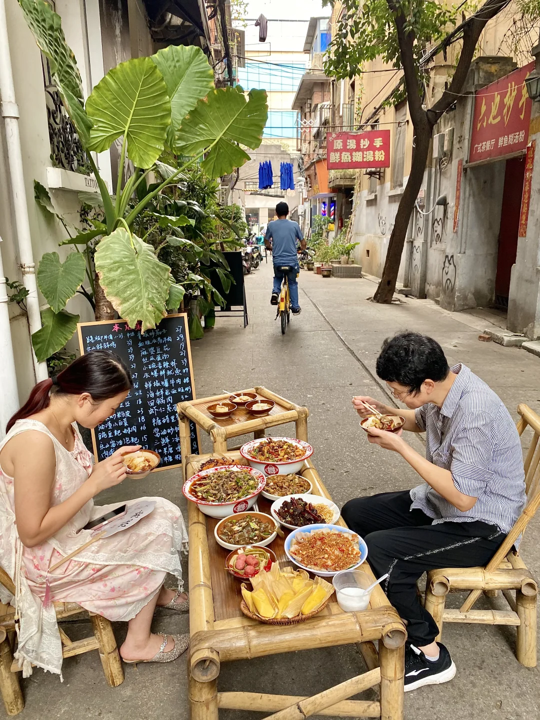 （武汉）下高铁第一顿炒菜！直奔江汉路这家。。。