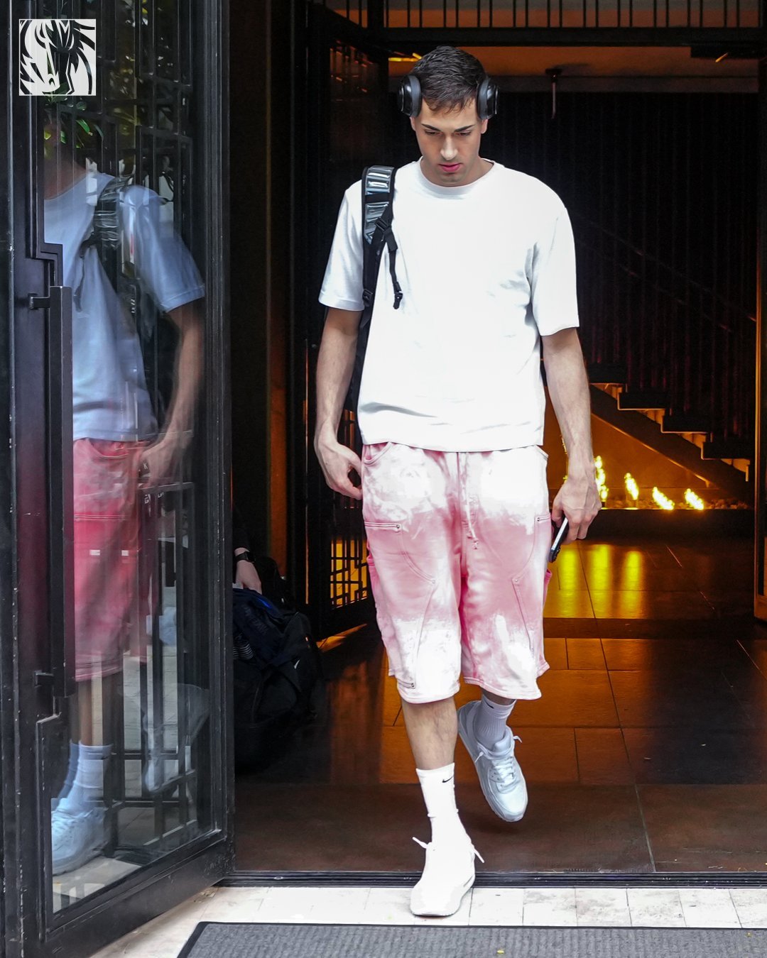 独行侠球员今日OOTD弗拉格手腕依旧带着护具独行侠vs马刺