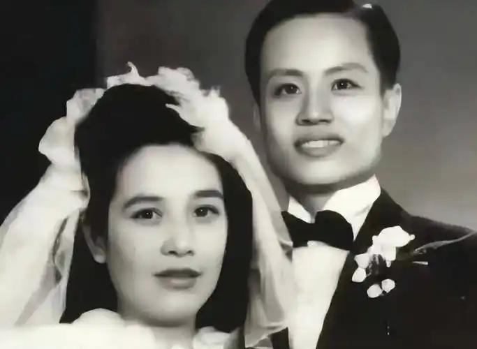 特务也会怕！
 
1947年9月，北平深秋，白色恐怖压城。

一群特务闯入一户人