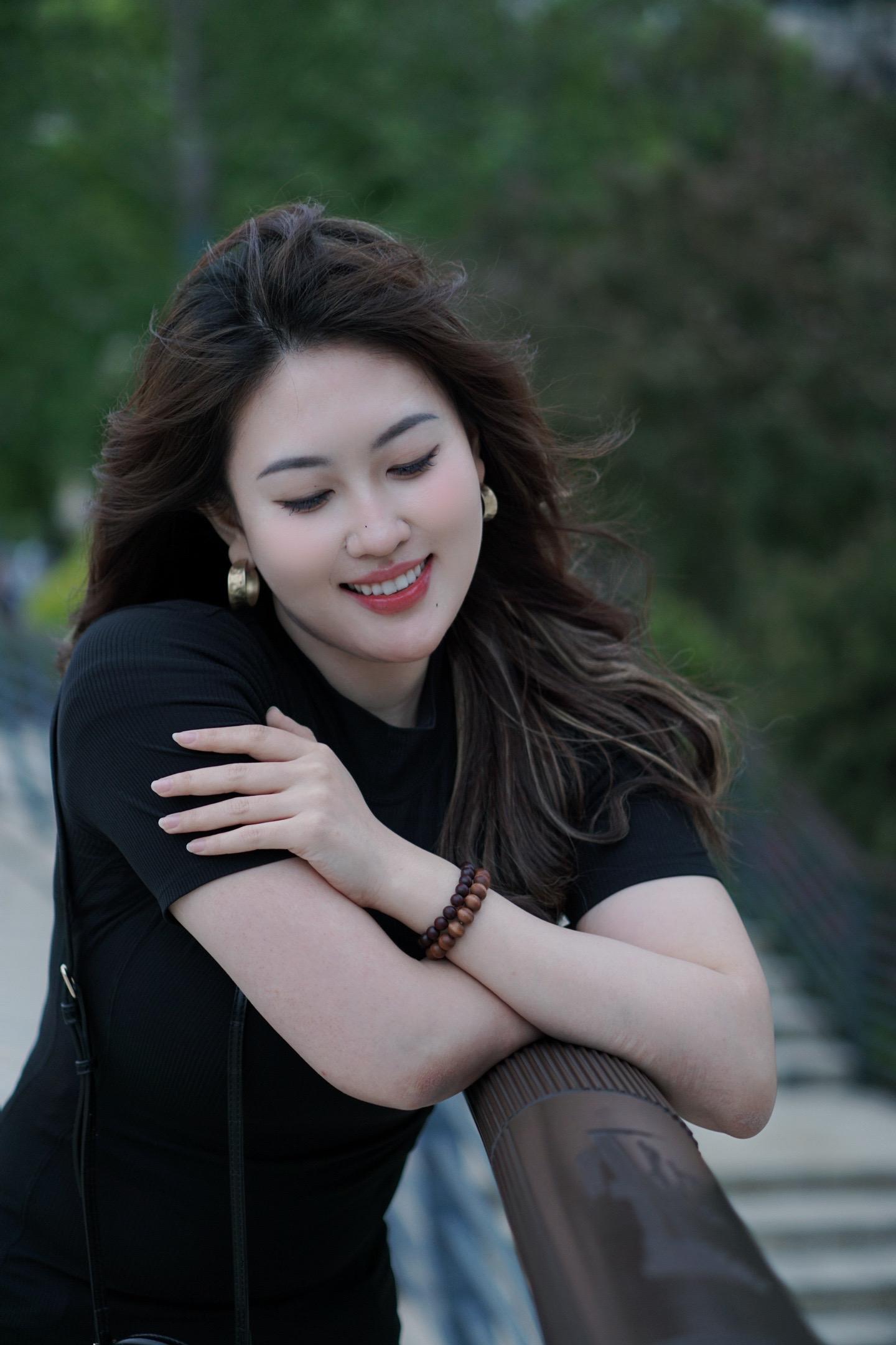 愿做一缕清风伴你长久。