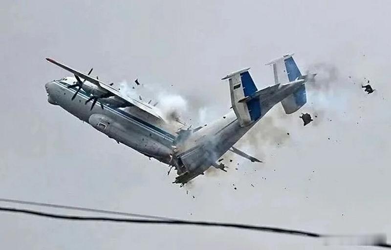俄安-22运输机“空中解体”惨坠毁! 7机组员罹难 暴露军工结构性崩溃据《俄新社