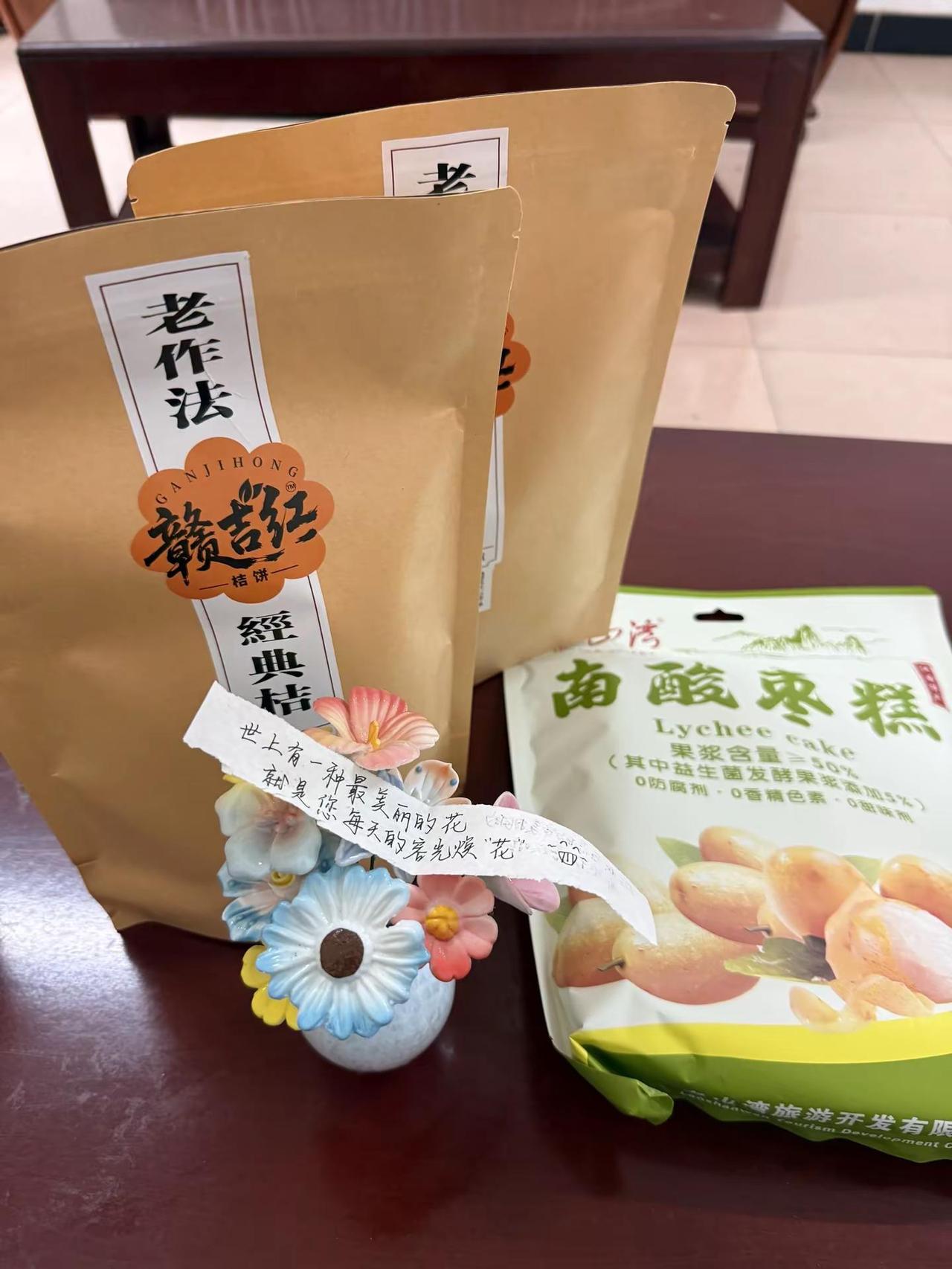 【可爱努力上进的女孩】 想好好夸夸我的女孩～她漂亮、聪明还特别善良，这四年看着她