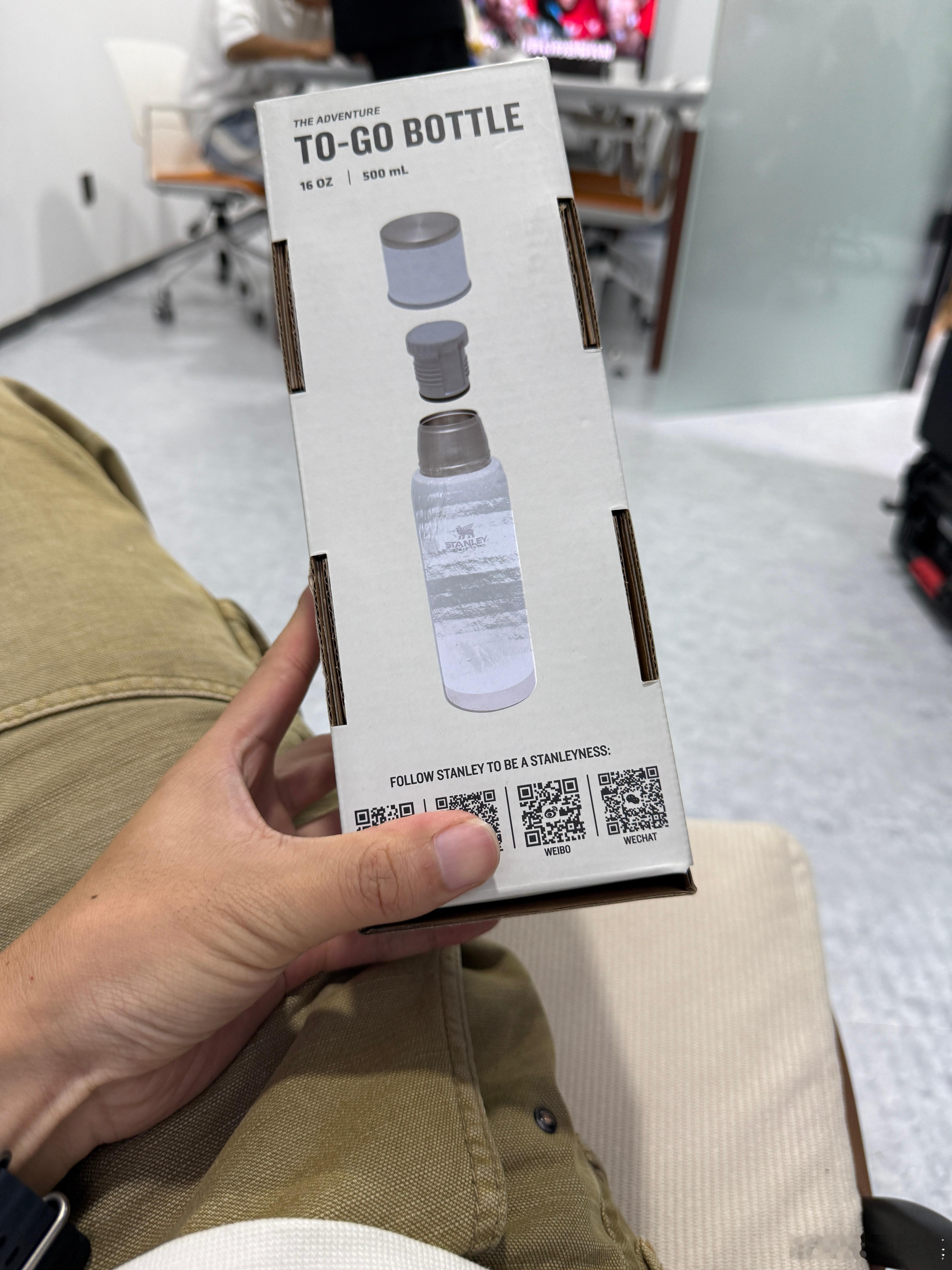 今晚有阿维塔07和智己LS6的上市发布会大家猜个售价呀第一个猜对阿维塔售价的送个