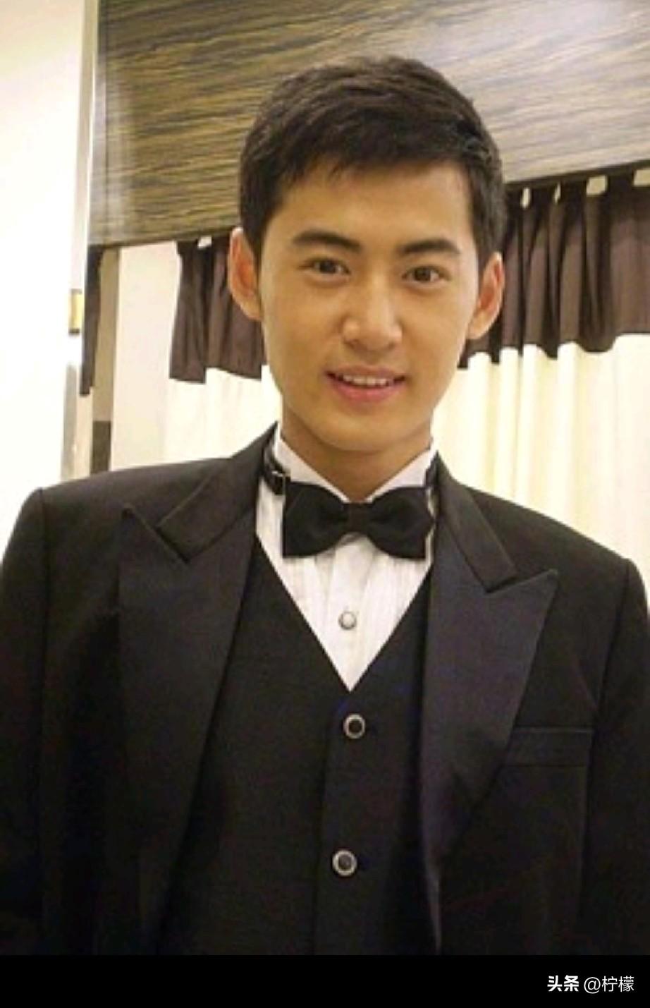 KK），1983 年生，中央戏剧学院毕业，既是演员也是主持人。
 
 
一、早期