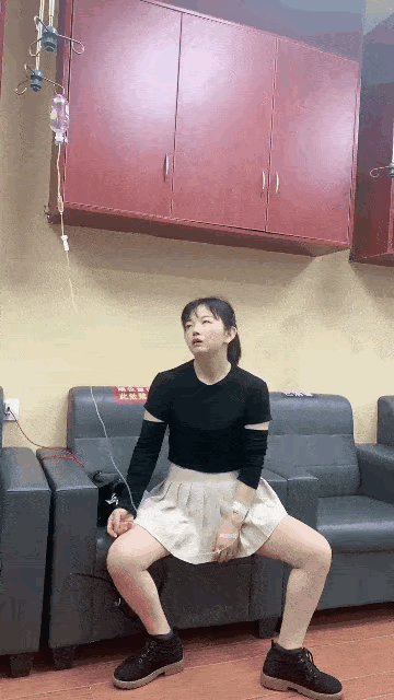 太搞笑了

诊所里这位挂吊瓶的姑娘

把“输液+舞蹈”玩出了新高度[笑哭][笑哭