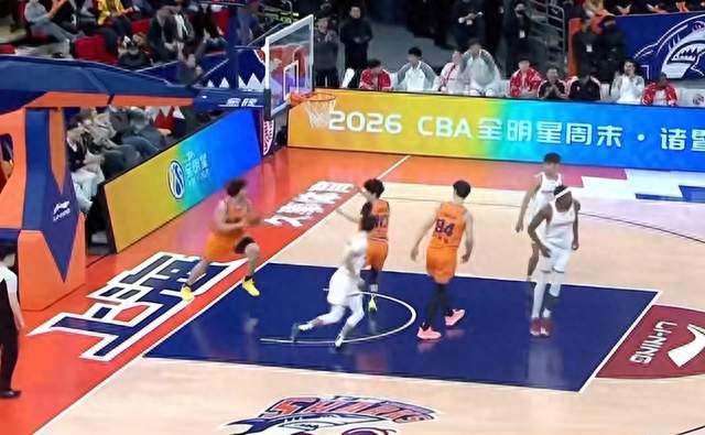 上海102-68狂胜深圳！张镇麟真核，王哲林18板太硬