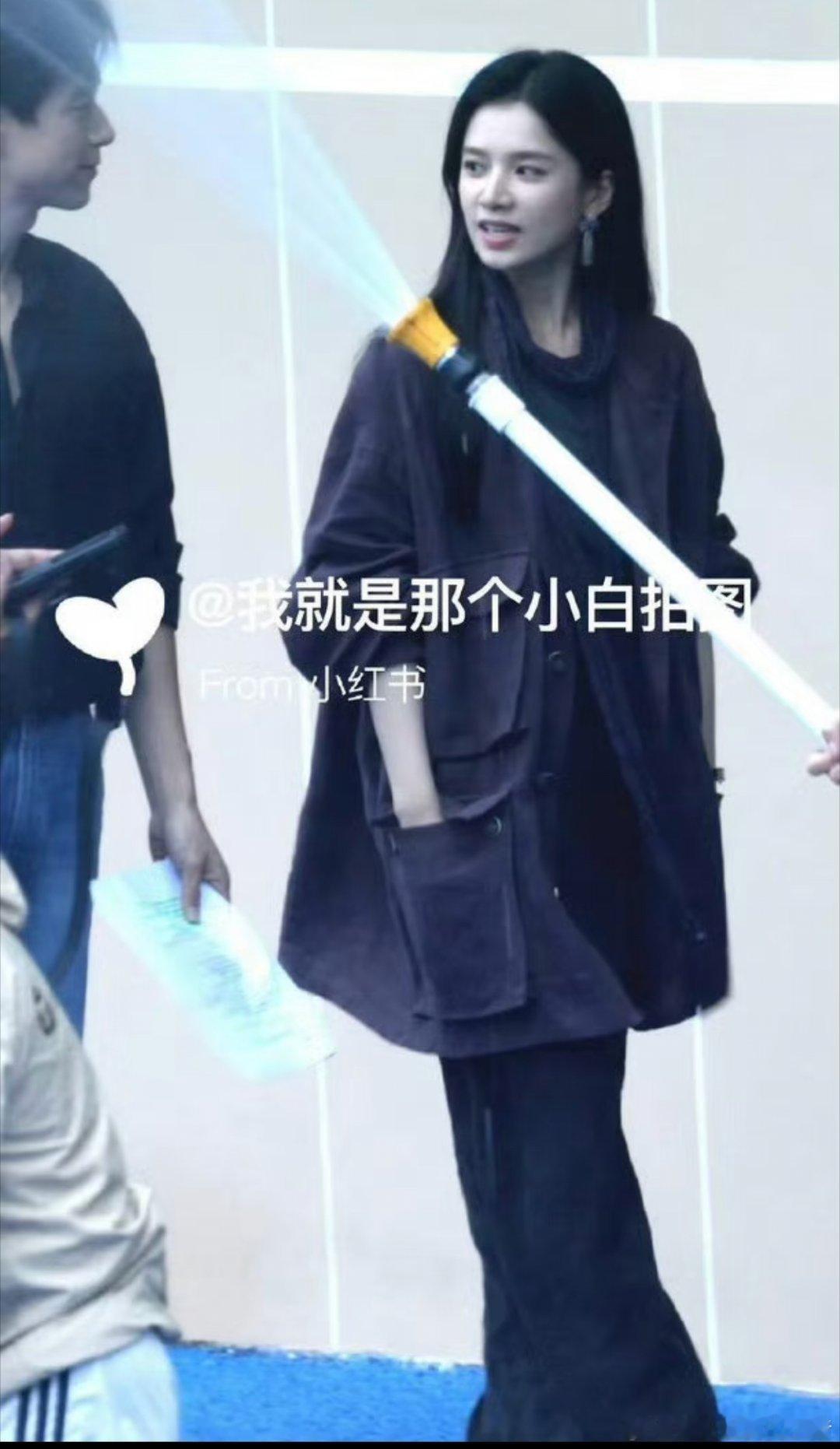 李现张婧仪雾里青首个同框路透 