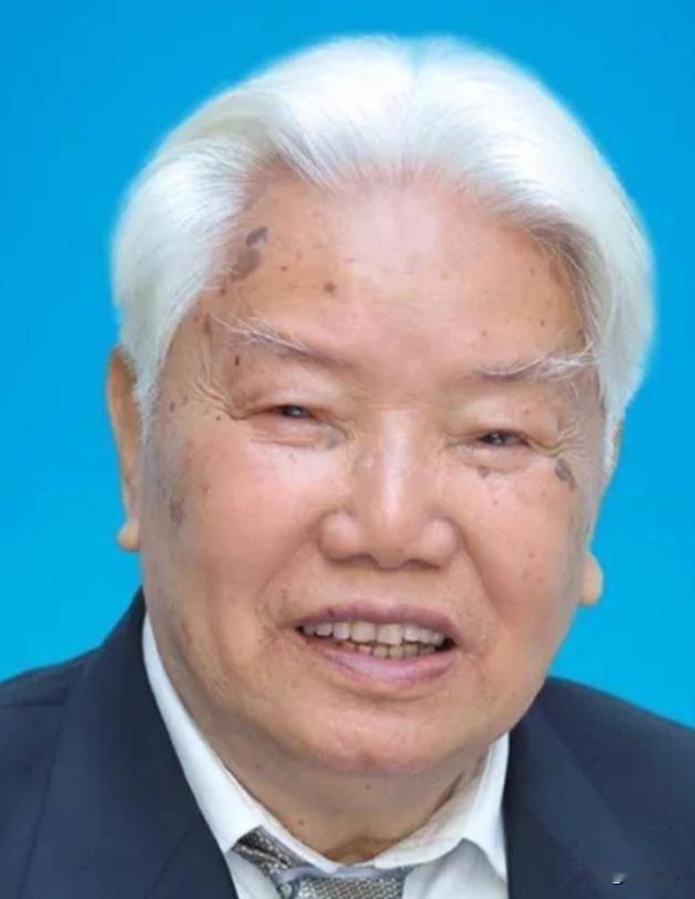 41岁进入武钢深耕21载，62岁被组织破格提拔为湖北省委书记，一生清正廉洁、心系