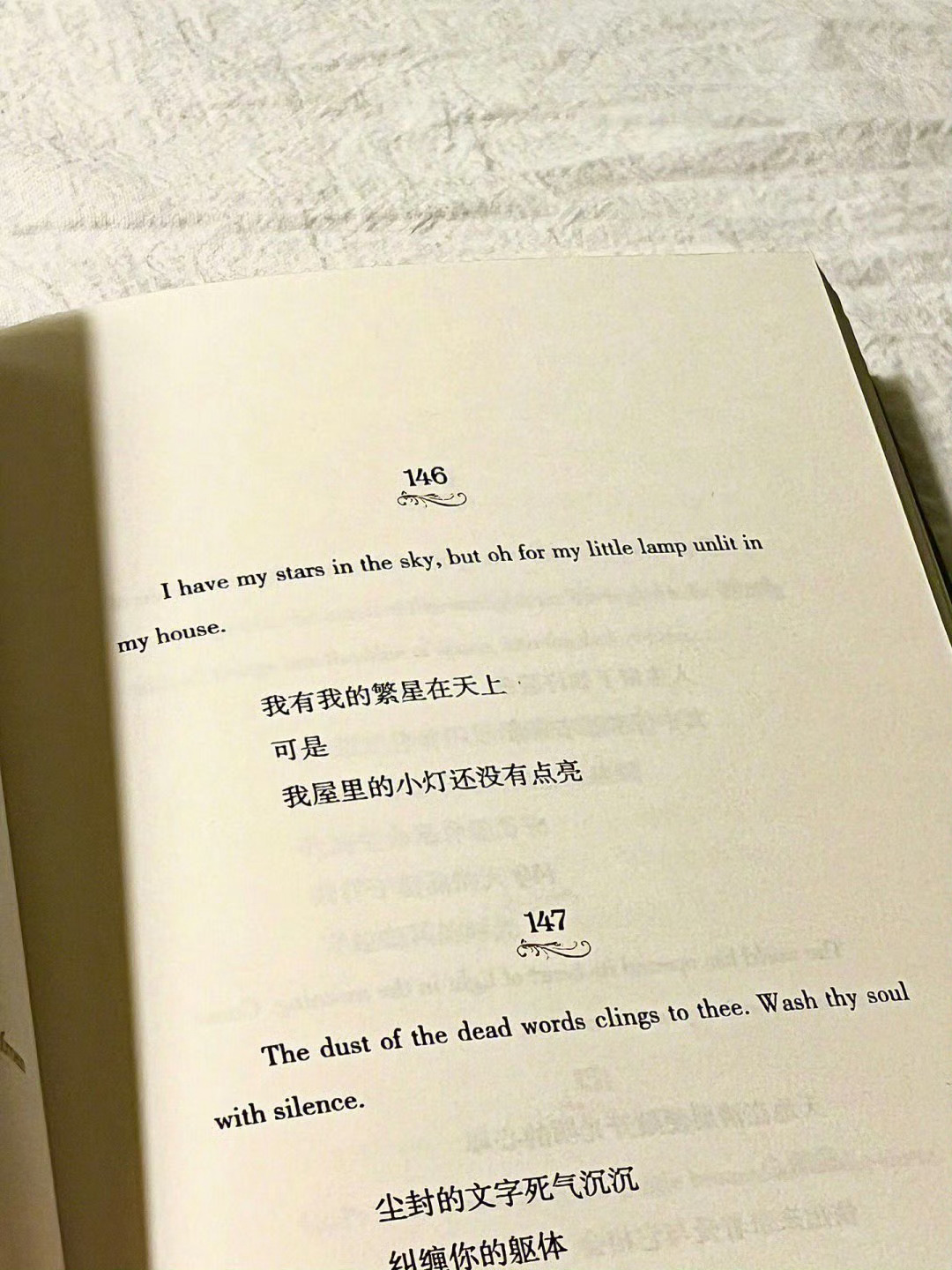 这世上根本就不存在感同身受，别傻傻的摊开伤口向别人诉苦，这世上多的是撒盐的人而不