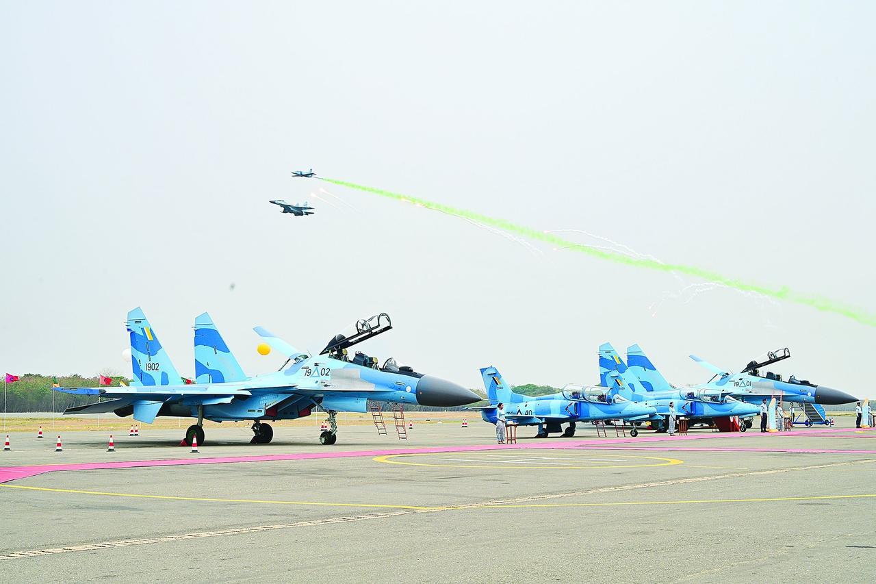 缅甸空军接收第3架和第4架苏-30SME战斗机。

2024年1月，缅甸空军正式