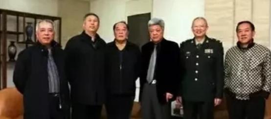 1967年10月的南京，秋风卷着落叶刮过街巷，凉意直往人骨头缝里钻。许世友的住处