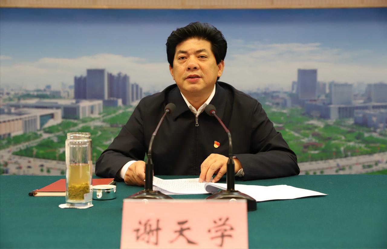 62岁的谢天学，倒在了退休的门槛上。谢天学被查并不意外，从他9天前被罢免省人大代