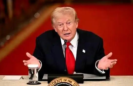 特朗普死盯伊朗石油，推迟空袭是圈套，伊朗硬刚绝不做第二个委内瑞拉

小派发现，特