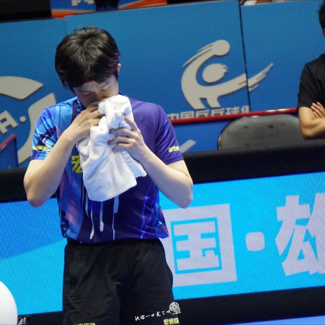 怎么会有这么漂亮这么可爱的小孩呀