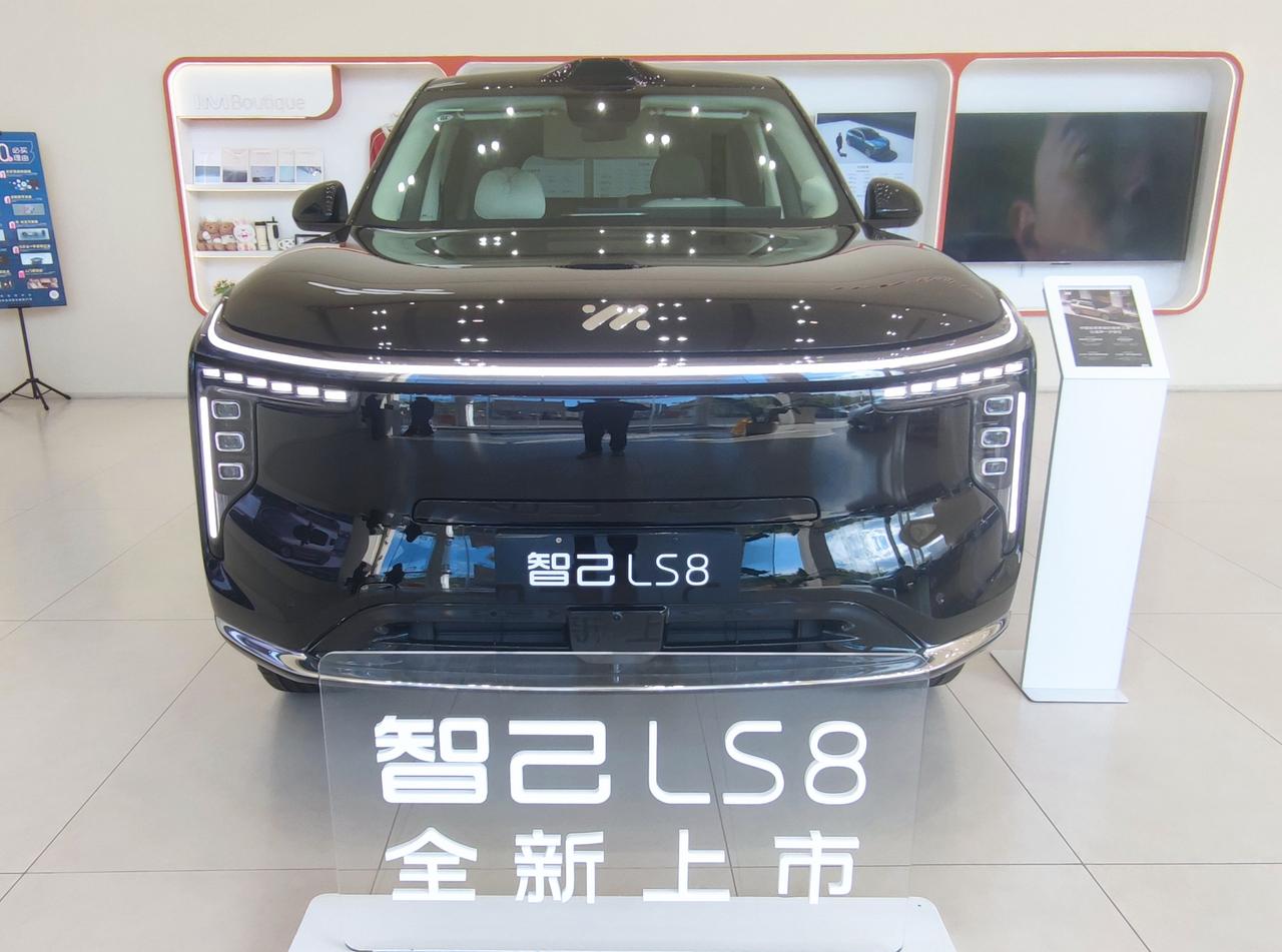 跨时代科技旗舰《智己LS8》
   2026年4月16日，智己LS8正式上市，定