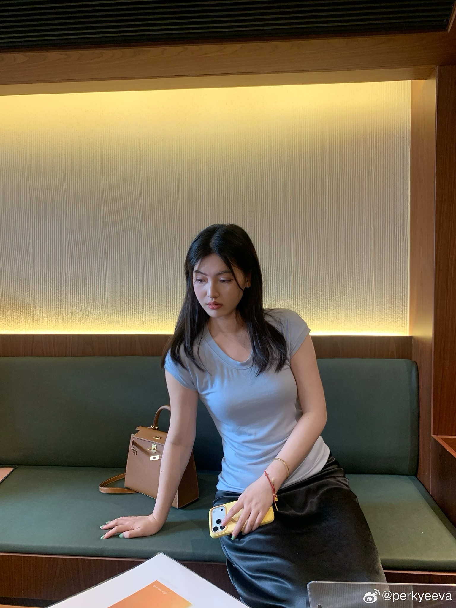 今年的最有群众基础的话我算是总结出来了：不能穿金戴银remix要多用蓝色。据说海