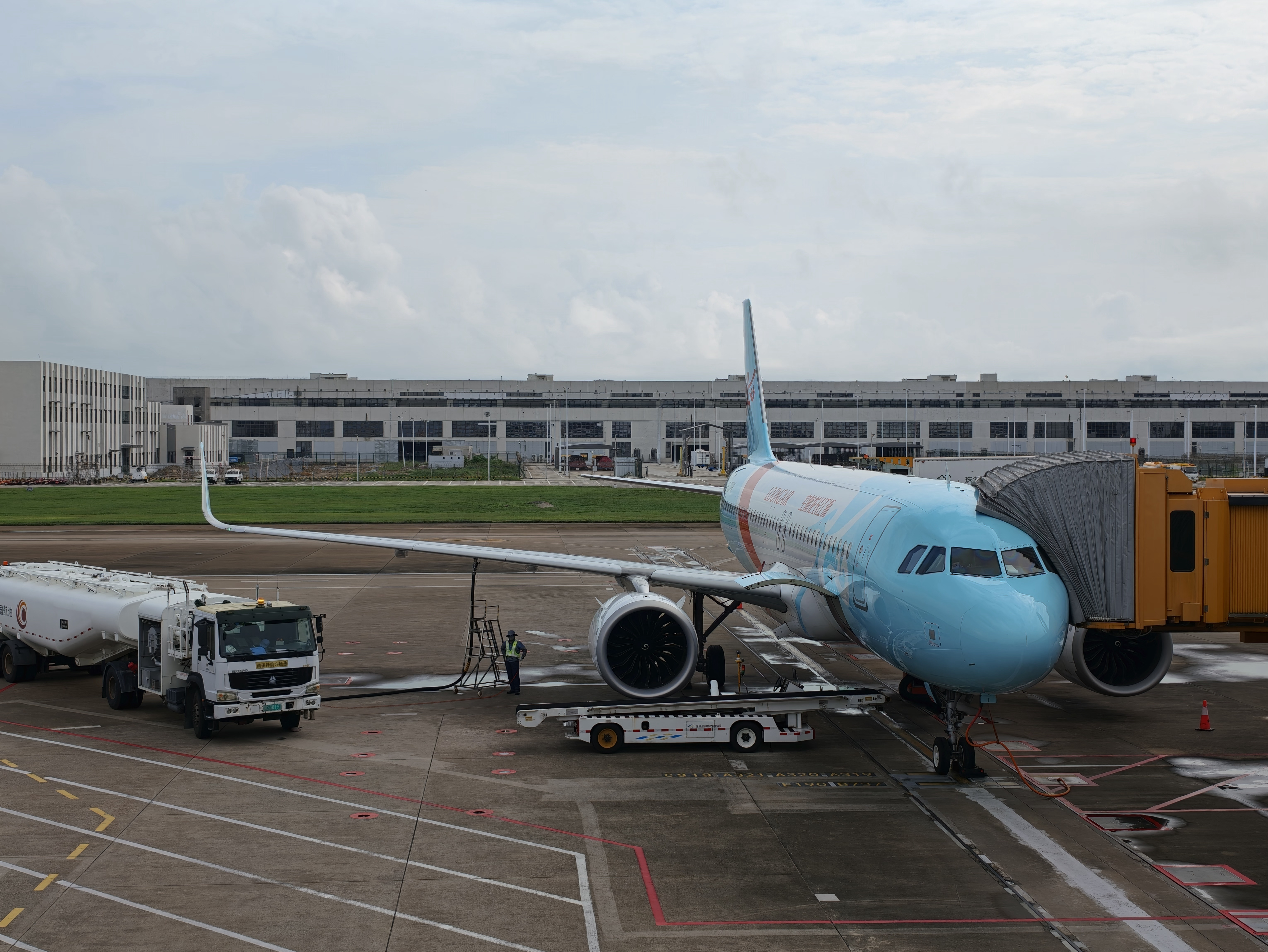 早，回武汉坐长龙航空宝宝机