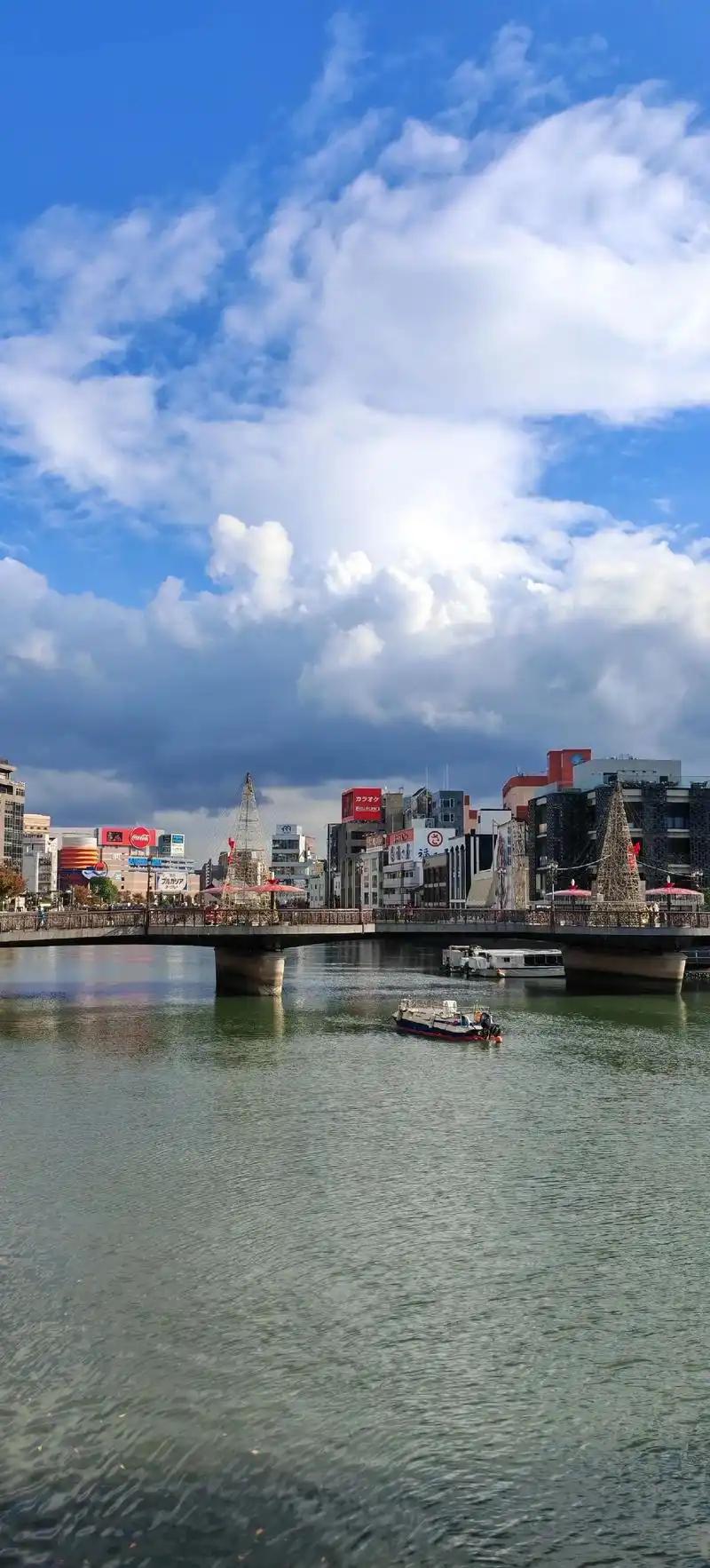 为什么日本福冈一带的人讲的日语腔调跟北朝鲜人说的朝鲜语腔调一模一样呢？