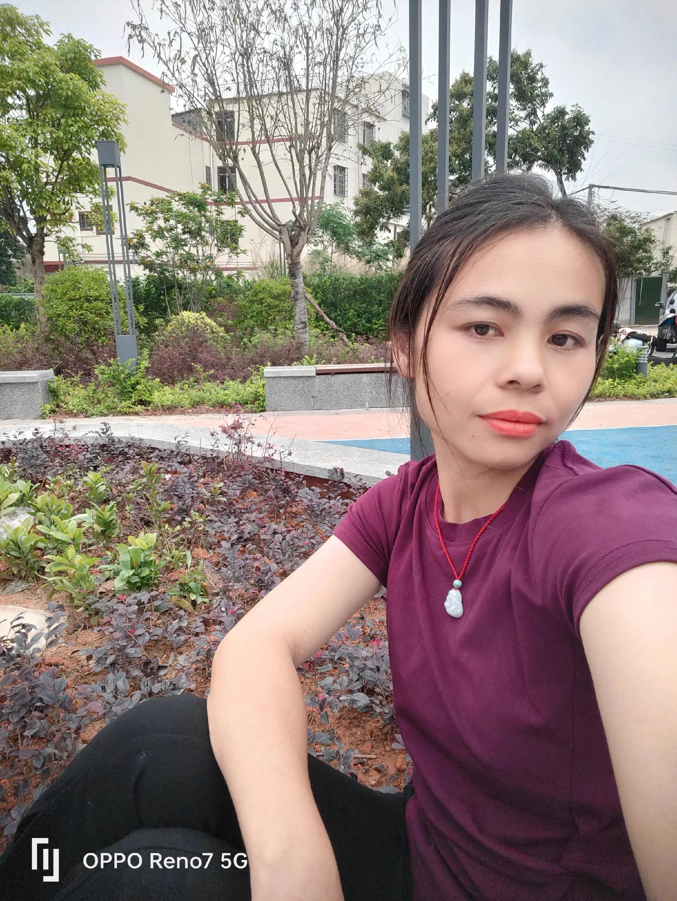 小时候真的很幸福 什么也不用愁 不懂父母脸上的辛苦 也不明白生活的酸甜...