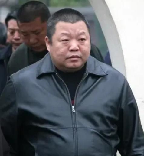 1998年，戴娆到石家庄拍广告，说好的20万酬劳，结果到最后只给了2万，戴娆一气