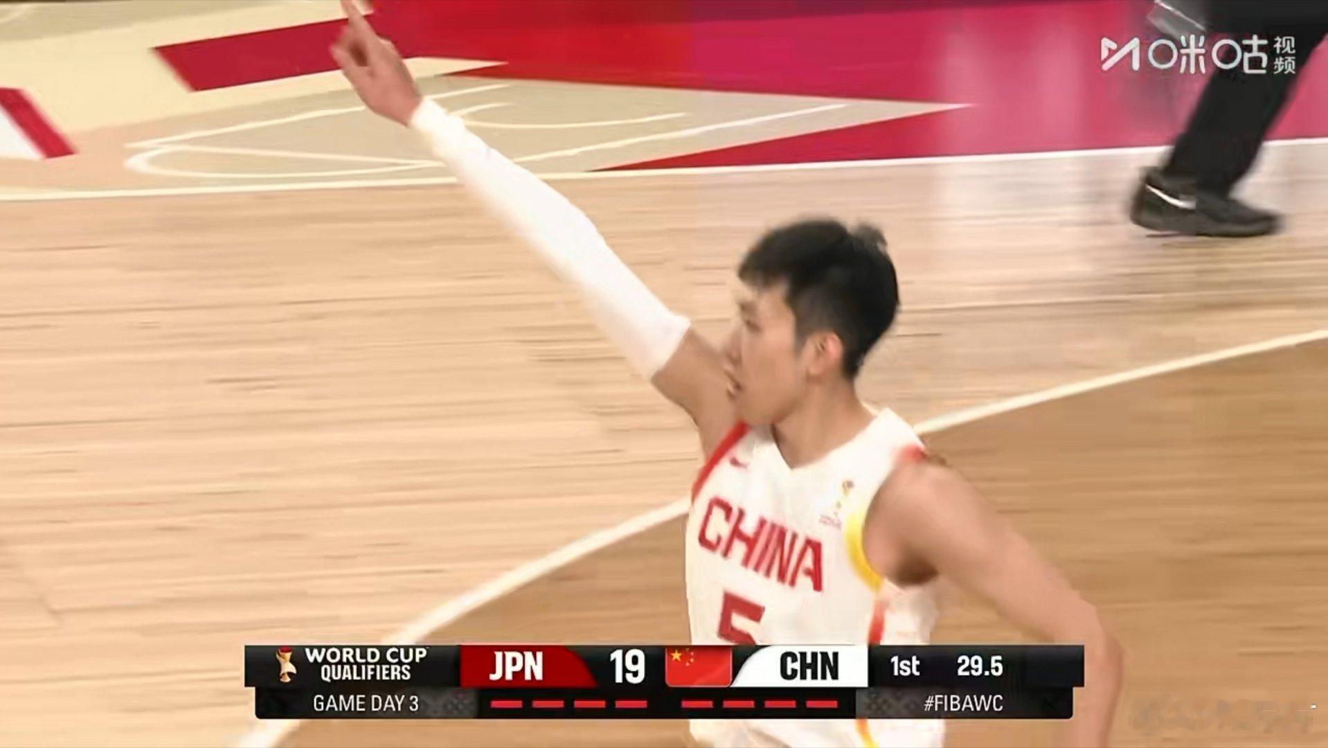 中国男篮vs日本男篮 开局太紧了，全都纳着寒气在打球，希望三宁这两个球可以把大家