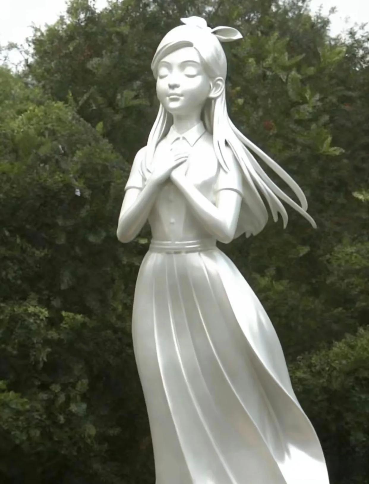 大s雕像揭幕！怎么感觉一点都不像？