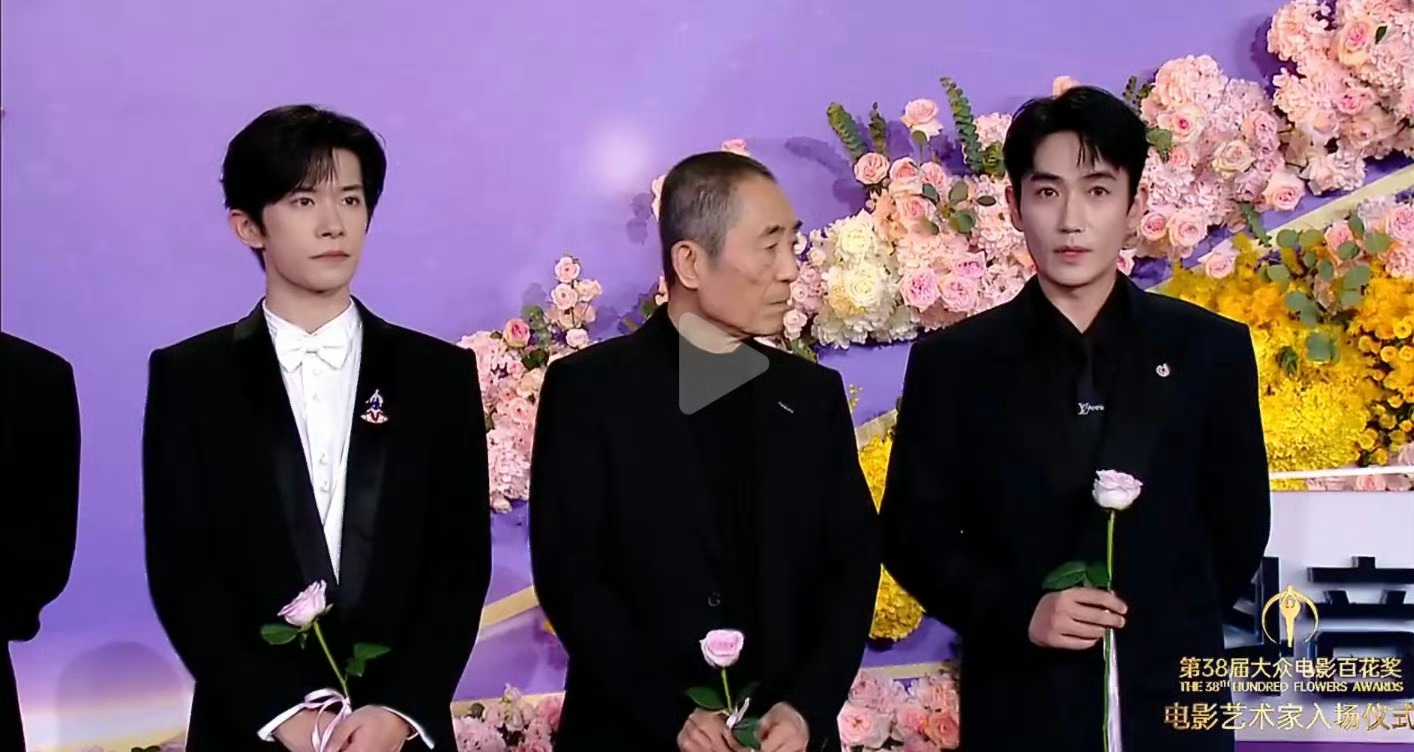 百花奖红毯《惊蛰无声》剧组，张艺谋、易烊千玺、朱一龙、宋佳，还有张译、杨幂、刘诗