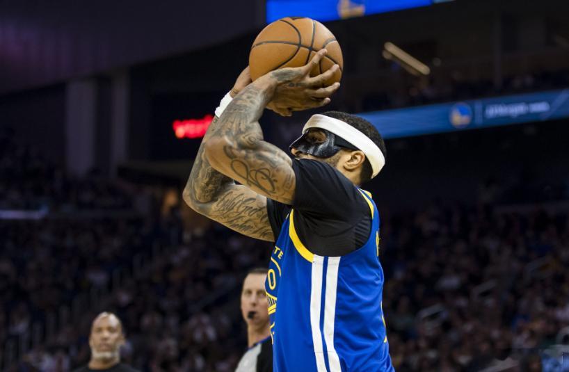 勇士客场背靠背，125-120击败马刺。赛后，勇士老将霍福德接受媒体采访时，谈到