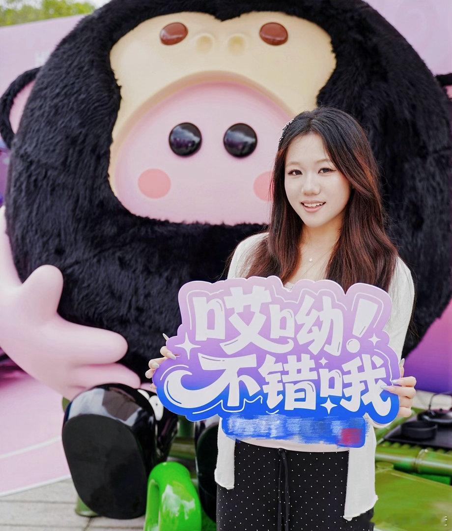 杰伦演唱会粉丝出片的心按耐不住了巨型吉祥物打卡周杰伦演唱会引围观🐣萌力全开引爆