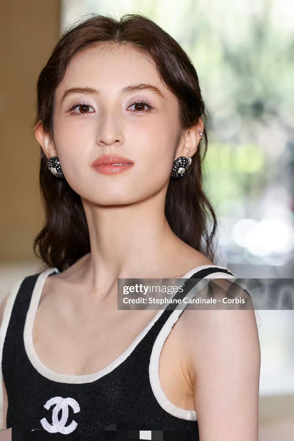 张子枫怎么变成这样了？完全认不出来了！
这真的看不出来是张子枫啊！说不上哪里变了