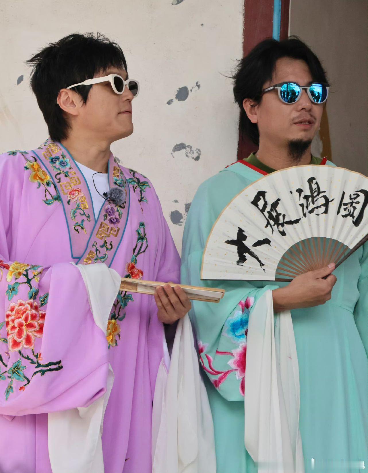窦靖童加盟火星电台新EP火星电台失重三部曲火星电台全新专辑琐事 窦靖童的嗓音一直