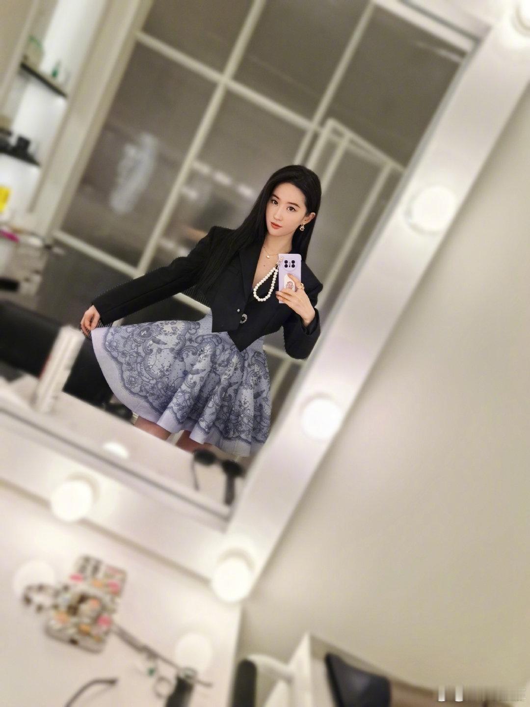 #到底是谁在替我见刘亦菲#刘亦菲的魅力真的无人能及啊，可以和神仙姐姐见面真的别太