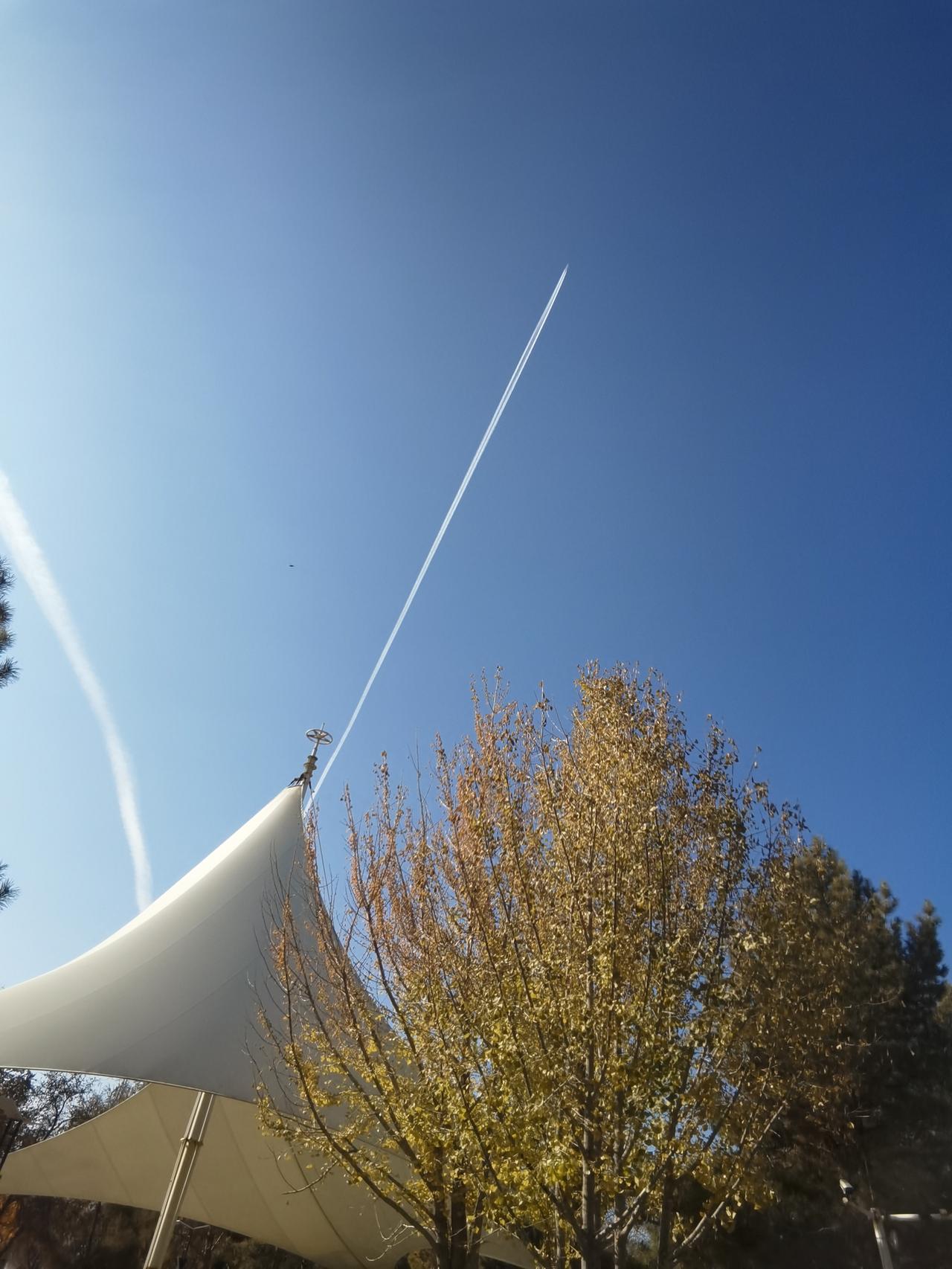 资本好蛋还是坏蛋，我举例子，大伙评头论足。
倘若一个人有一亿元资金，他如果投资办