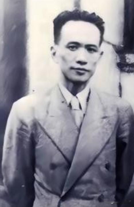 1946年9月，丁默邨妻子赵慧敏把私藏的几百根金条全都送给了赵冰谷，她还觉得不够