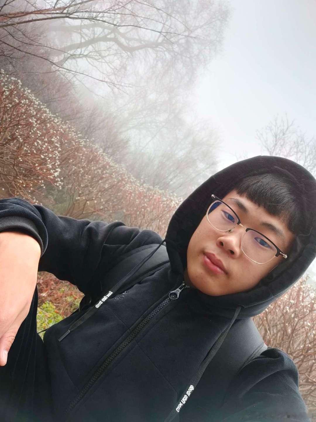 进一步没资格 ，退一步舍不得；没有身份过问你的生活；吃个醋还名不正言不顺；我们就