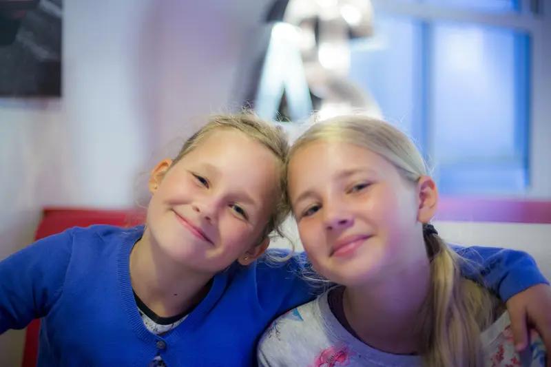 人这一辈子，能平平安安过几十年真是太幸运了。
就像我，活到现在也没碰上啥大事儿，