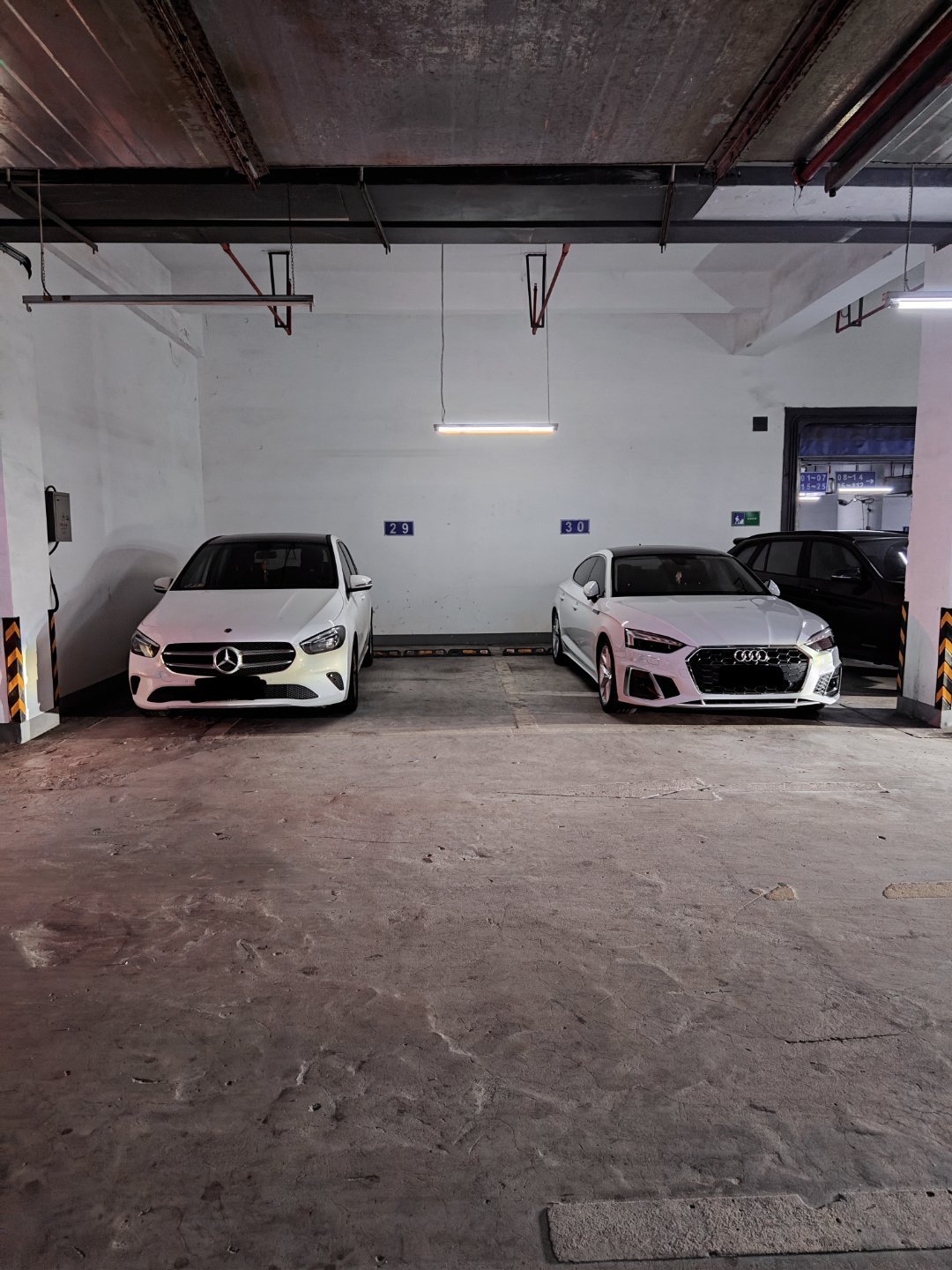 它俩肯定都因为停车受过伤停车