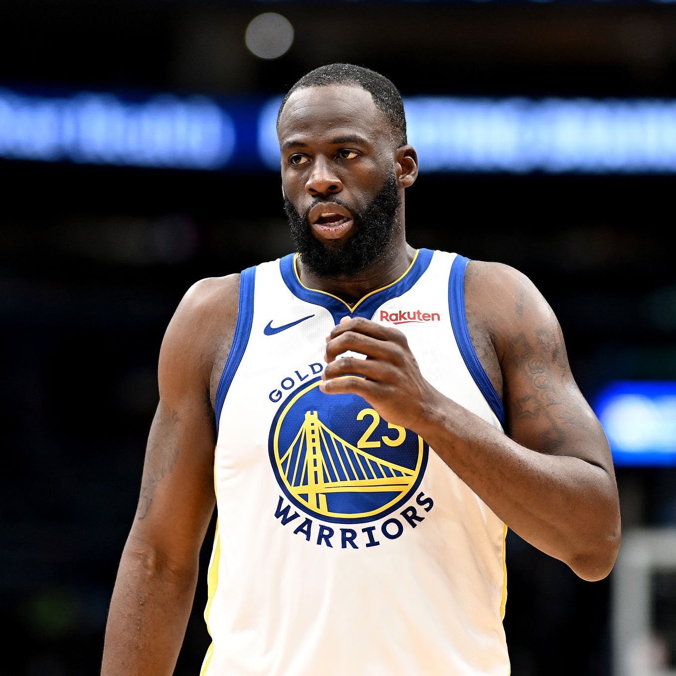 格林谈NBA摆烂现象：“我们看到有12支球队在摆烂，但只有两支球队被罚款。”😆