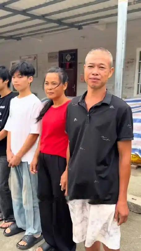 比打工强多了！广西钦州有对夫妻，男的49岁、女的42岁，结婚22年，一共生了13