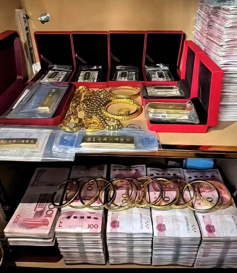 手里有20万现金别瞎投，
有100克黄金别乱卖！
市场波动这么大，守住本金比啥都