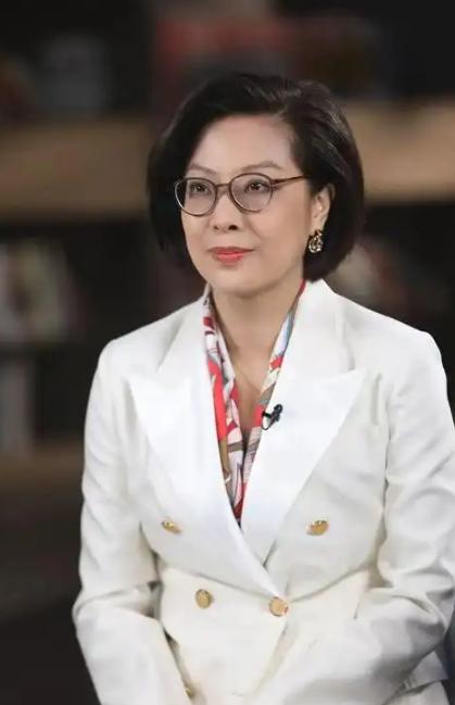 何不食肉糜？北大教授张丹丹自身拥有高校编制、完善社保，却站在高位告诉2亿挣扎在生