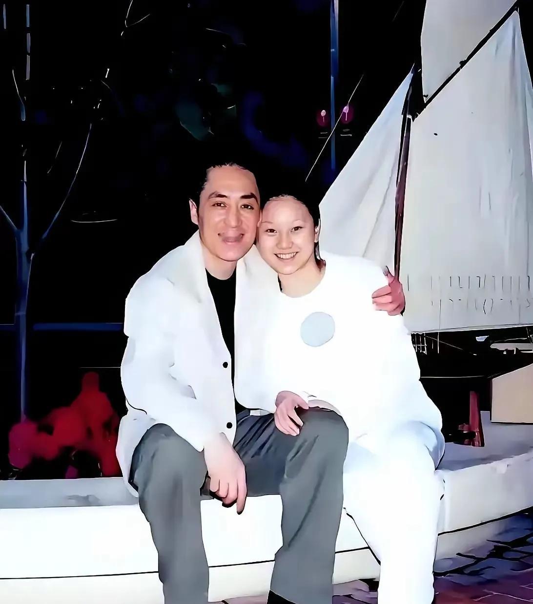 这是张艺谋和陈婷刚恋爱时拍的照片，那时候张艺谋49岁，陈婷才刚满18岁，还在北京