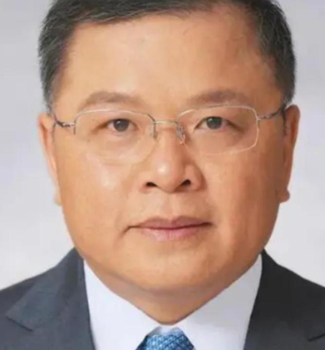 他公费留学却宣誓加入英国国籍，谁知，国家召唤时，他变卖剑桥别墅，妻子犹豫不决，他
