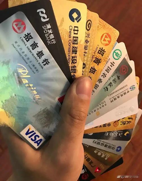 【老百姓为啥不用信用卡了】
信用卡只是改名字了。
媒体报道，今年上半年，大部分银