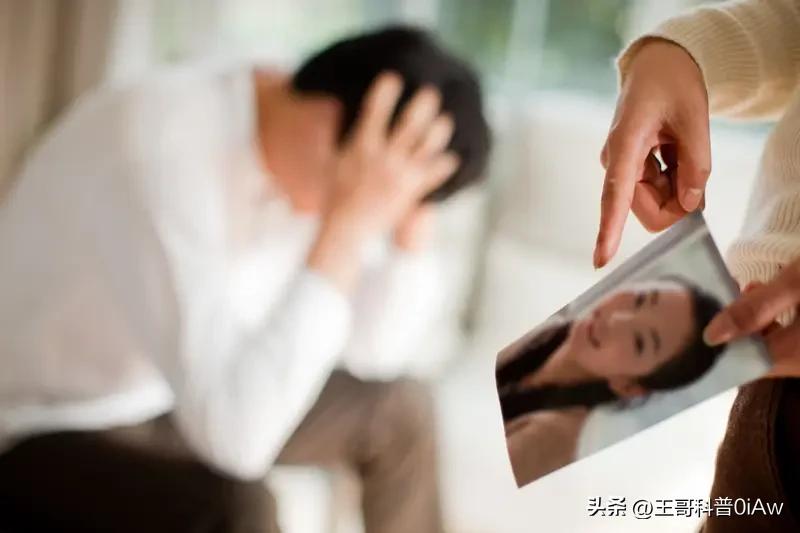 好多婚姻碎掉的时候回头复盘，才发现之前早就有端倪，只是当时总下意识给对方找补，把