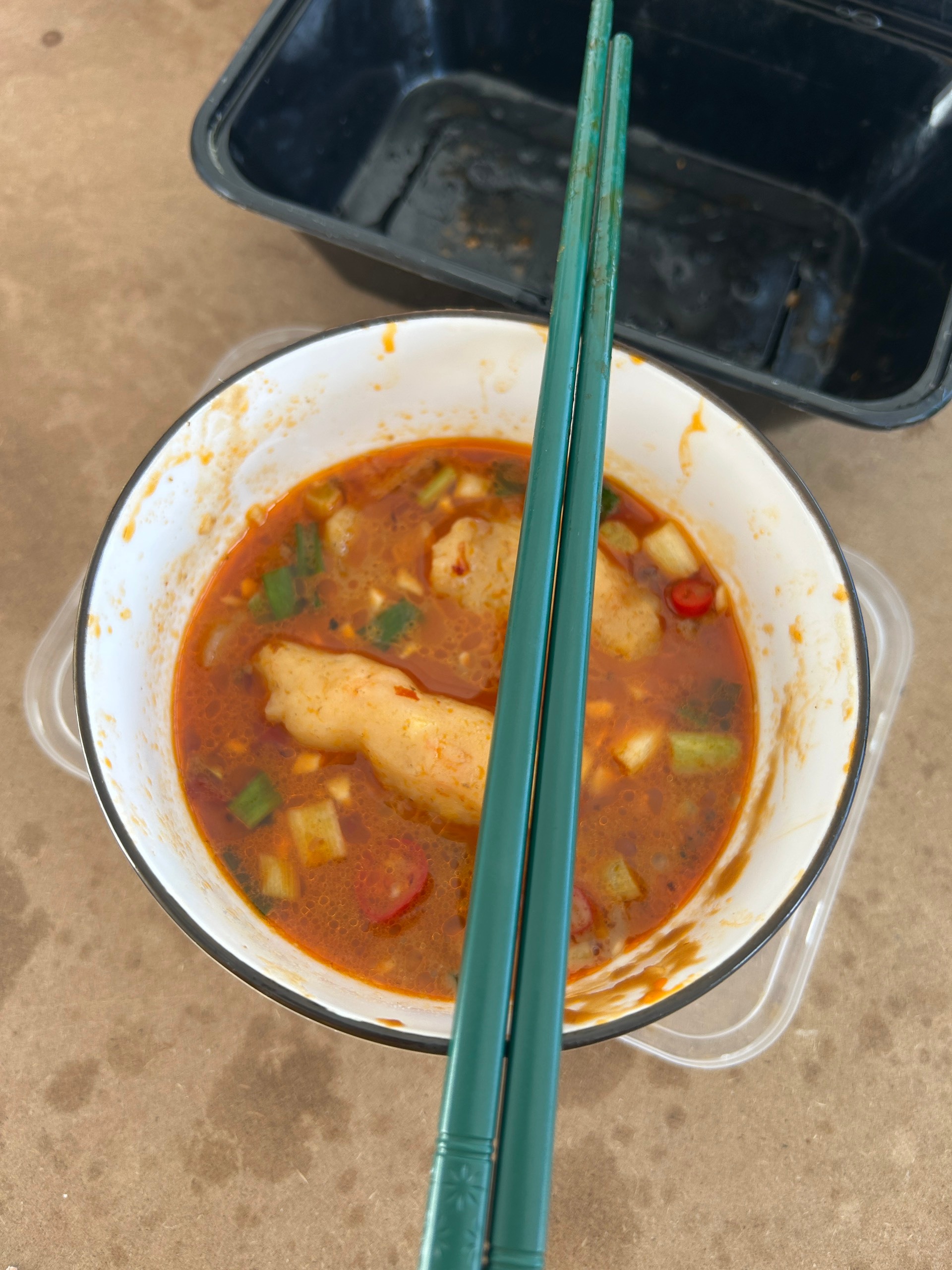 说起来，这个事儿也挺离谱的，早上看完日出，然后在驿站看到了这个小房子，脑子里在想